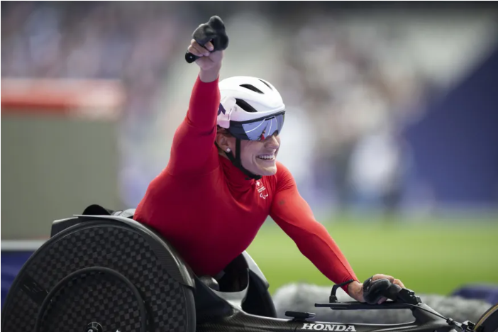 Paris 2024: Catherine Debrunner flies to gold and Paralympic record